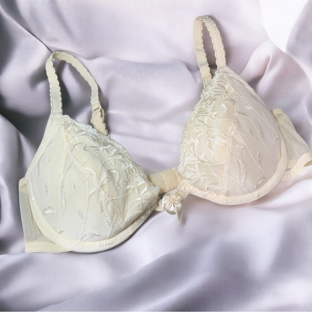 Vintage Underwire Padded Lace Bra With Front & Back Closure, Size 34B